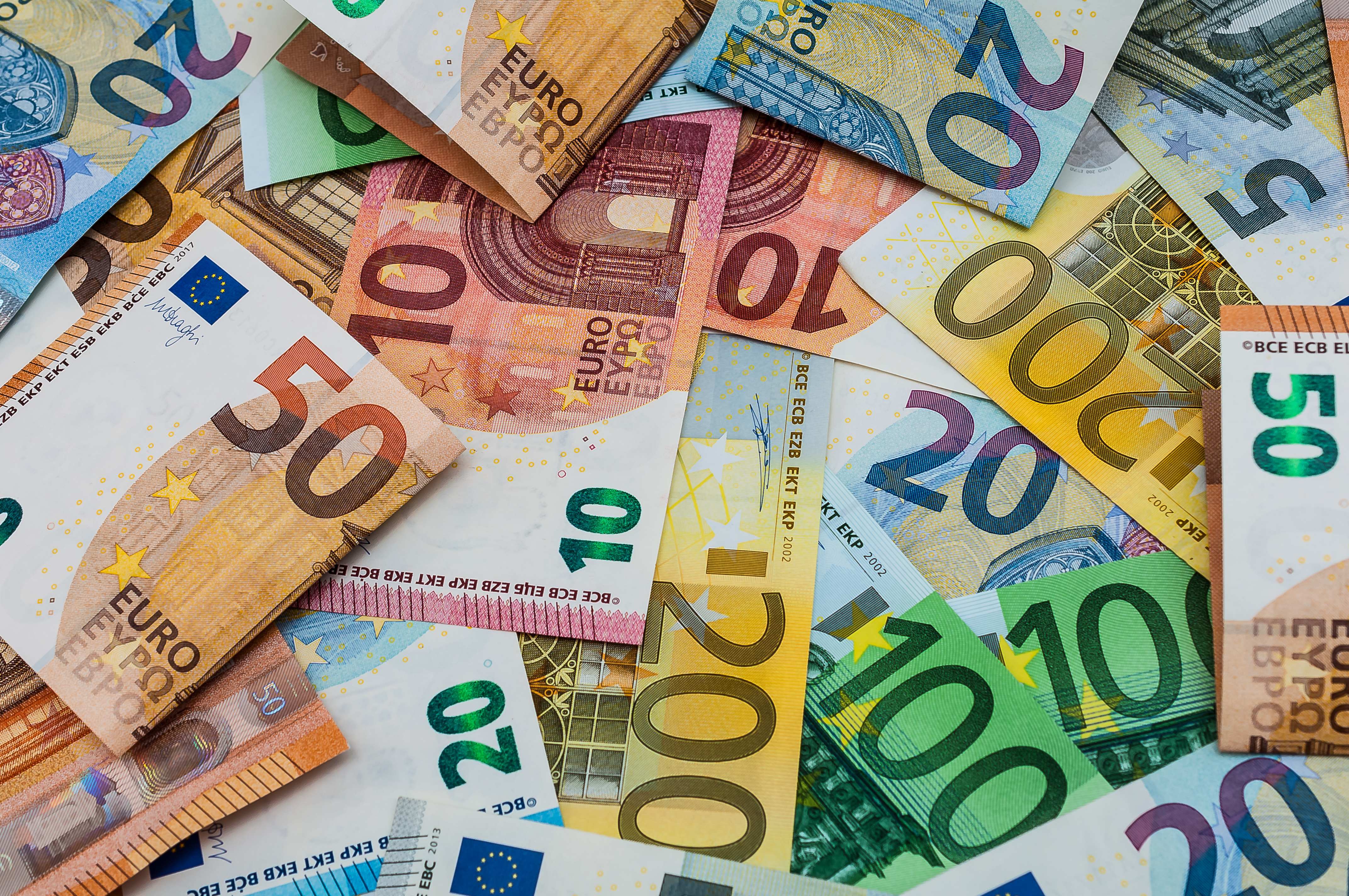 Euro Geldscheine - Equal Pay Konzept
